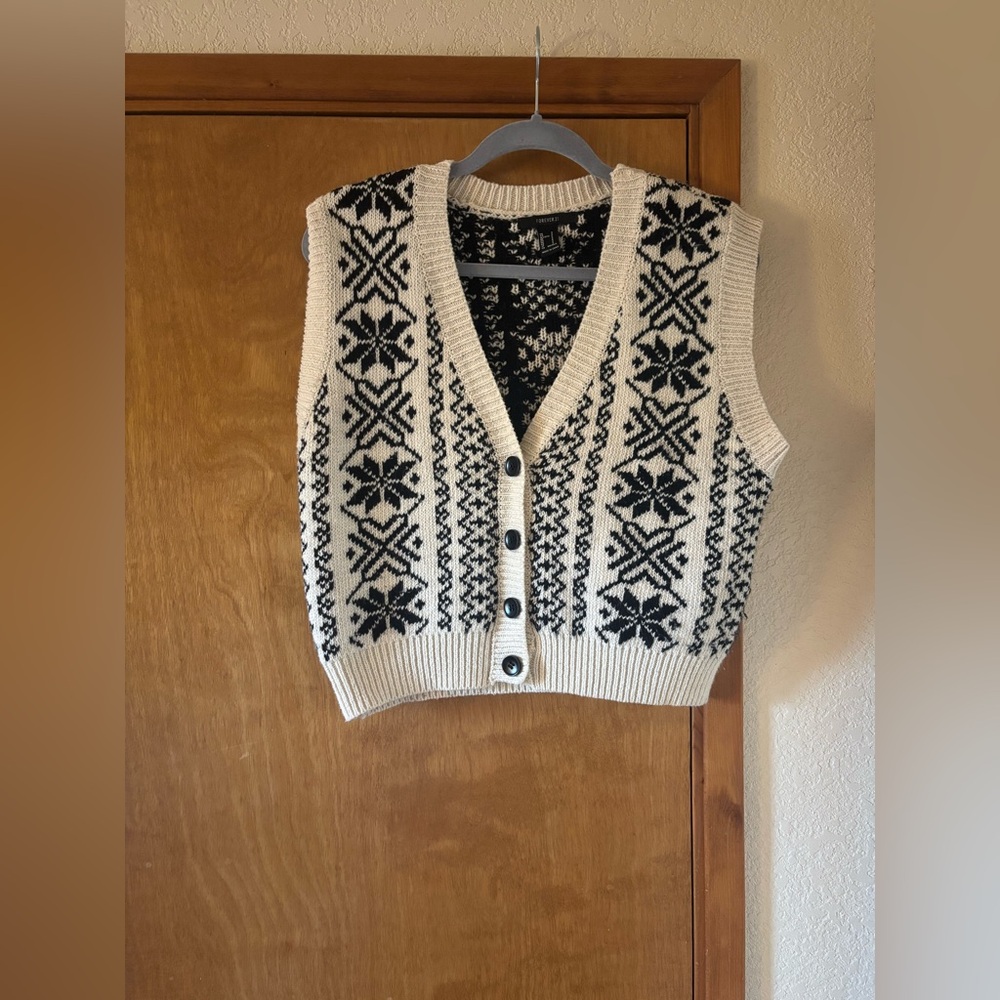 Forever 21 Monochrome Knit Holiday Vest